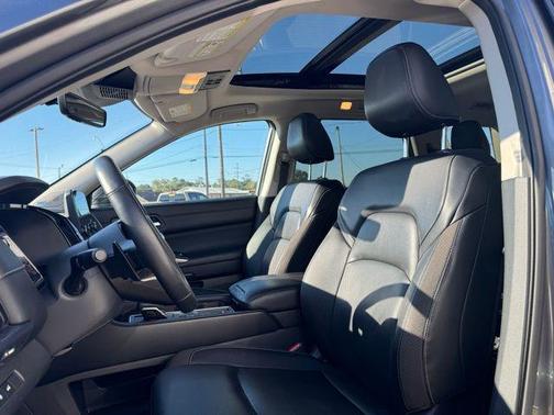 2023 Nissan Pathfinder SL FWD