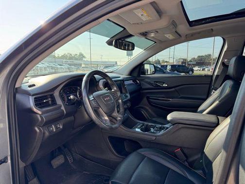 2022 GMC Acadia AWD AT4