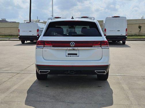White 2024 Volkswagen Atlas 2.0T SE w/Technology