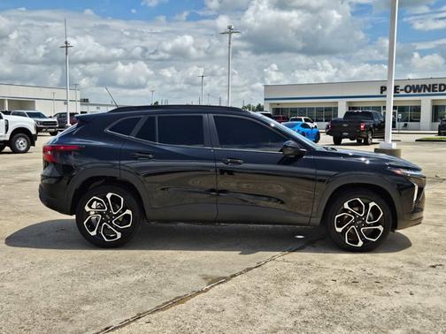 Mosaic Black Metallic 2025 Chevrolet Trax 2RS