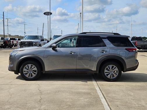Gun Metallic 2025 Nissan Pathfinder SV