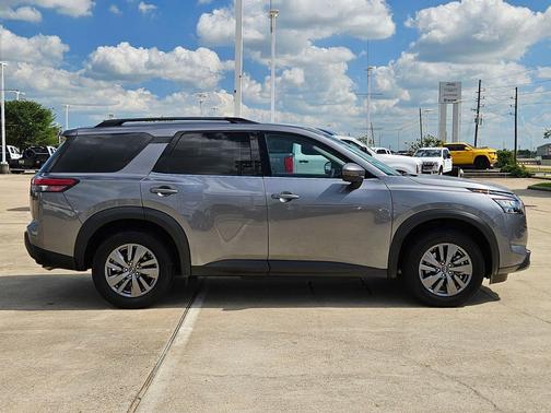 Gun Metallic 2025 Nissan Pathfinder SV