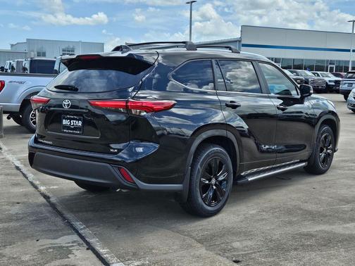Midnight Black Metallic 2023 Toyota Highlander XLE
