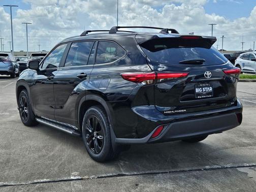 Midnight Black Metallic 2023 Toyota Highlander XLE
