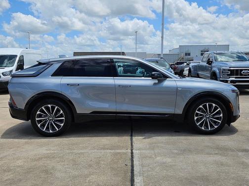 Argent Silver Metallic 2024 Cadillac LYRIQ Sport