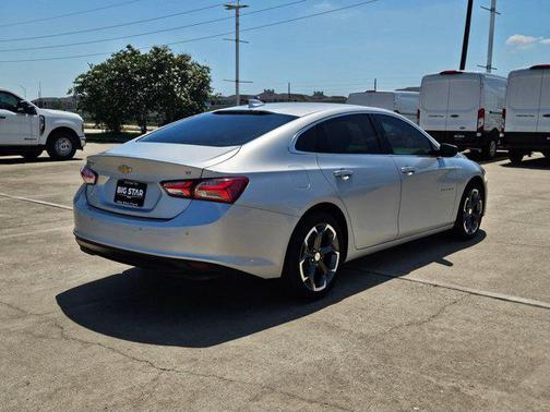 Silver Ice Metallic 2022 Chevrolet Malibu LT