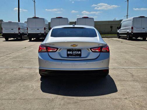 Silver Ice Metallic 2022 Chevrolet Malibu LT