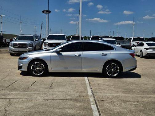 Silver Ice Metallic 2022 Chevrolet Malibu LT