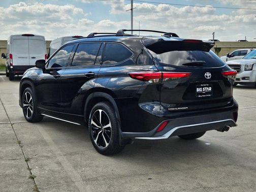 Midnight Black Metallic 2021 Toyota Highlander XSE