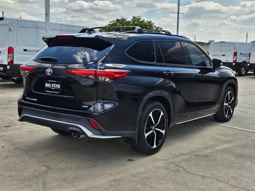 Midnight Black Metallic 2021 Toyota Highlander XSE