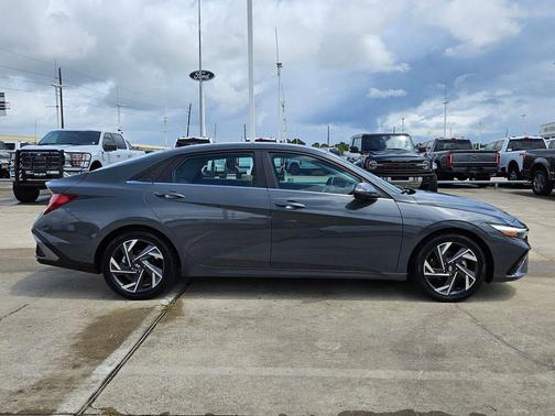 Ecotronic Gray 2024 Hyundai ELANTRA Limited