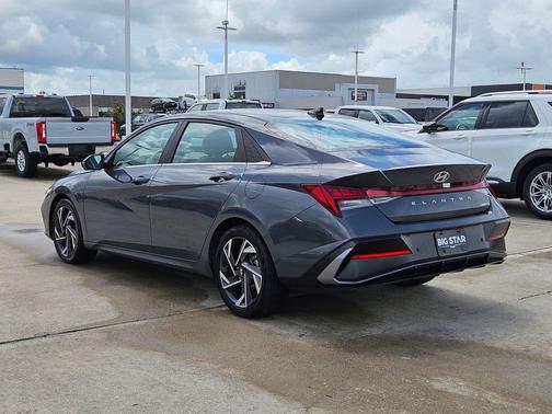 Ecotronic Gray 2024 Hyundai ELANTRA Limited