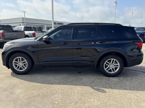 Agate Black Metallic 2026 Ford Explorer Active