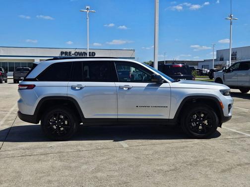 Silver Zynith 2025 Jeep Grand Cherokee Altitude