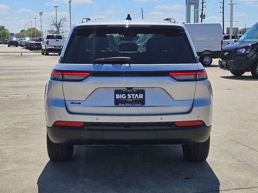 Silver Zynith 2025 Jeep Grand Cherokee Altitude