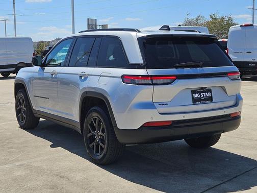 Silver Zynith 2025 Jeep Grand Cherokee Altitude