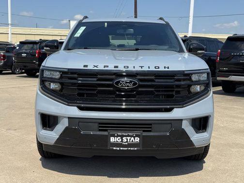 Glacier Gray Metallic Tri-Coat 2026 Ford Expedition Platinum