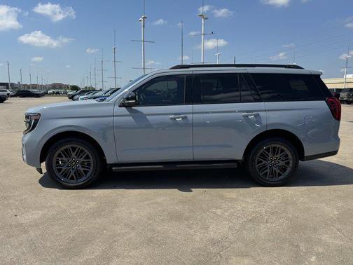 Glacier Gray Metallic Tri-Coat 2026 Ford Expedition Platinum