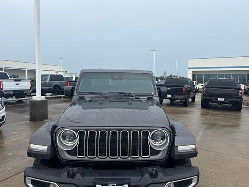 Granite Crystal Metallic Clearcoat 2025 Jeep Wrangler Sahara