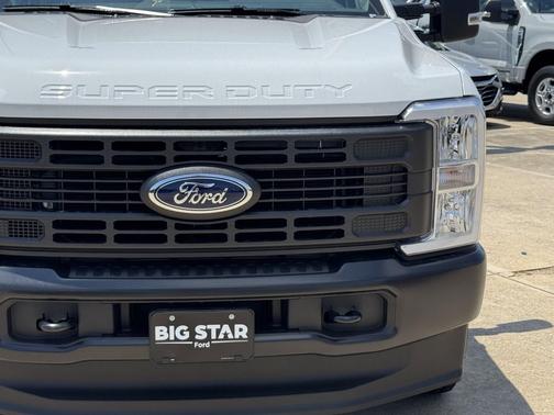 Oxford White 2026 Ford F-350 XL