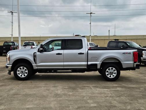 ICONIC SILVER 2024 Ford F-250 XLT