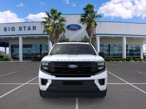 Star White Metallic Tri-Coat 2026 Ford Expedition Active