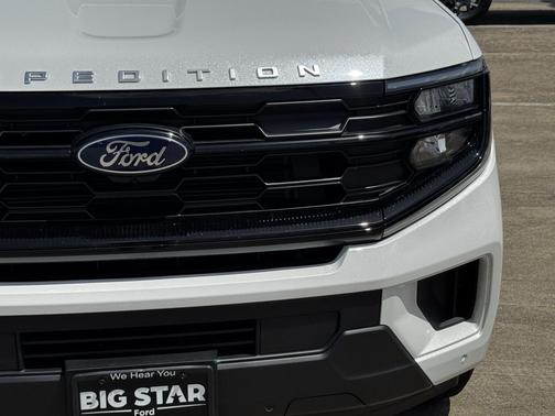 Star White Metallic Tri-Coat 2026 Ford Expedition Active