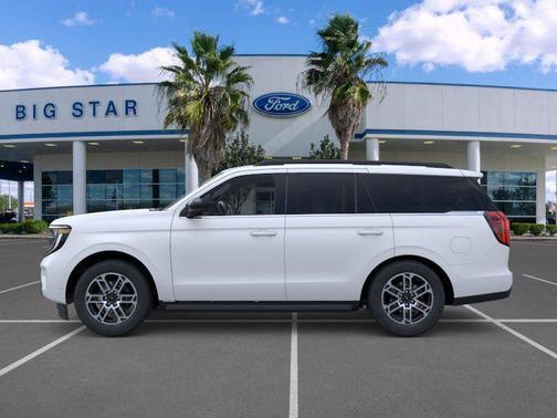 Star White Metallic Tri-Coat 2026 Ford Expedition Active