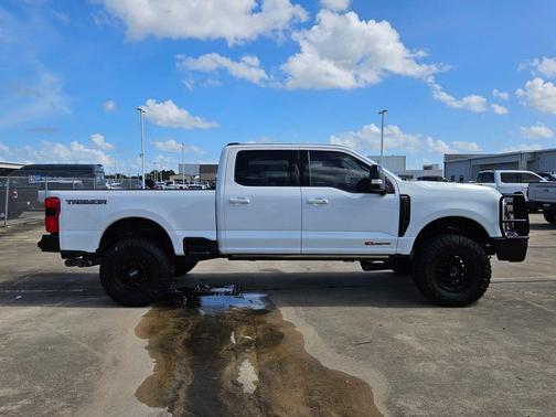 Oxford White 2024 Ford F-250 Lariat