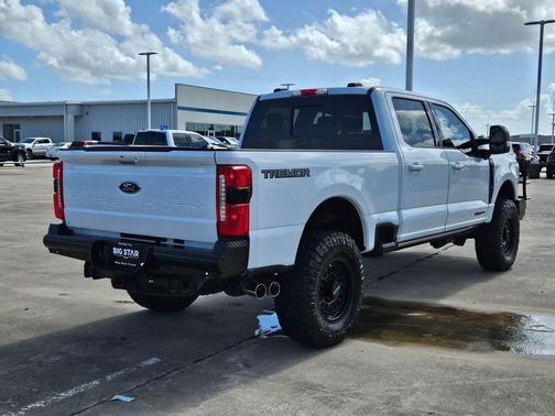 Oxford White 2024 Ford F-250 Lariat
