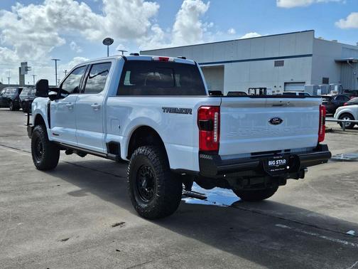 Oxford White 2024 Ford F-250 Lariat