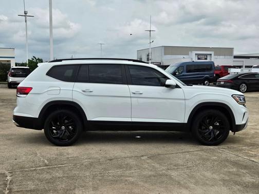 Pure White 2023 Volkswagen Atlas 2.0T SE W/ TECHNOLOGY
