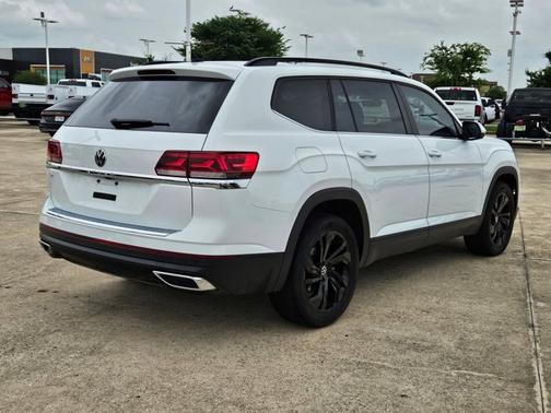 Pure White 2023 Volkswagen Atlas 2.0T SE W/ TECHNOLOGY
