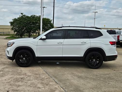 Pure White 2023 Volkswagen Atlas 2.0T SE W/ TECHNOLOGY