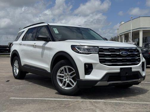 Star White Metallic Tri-Coat 2026 Ford Explorer Active
