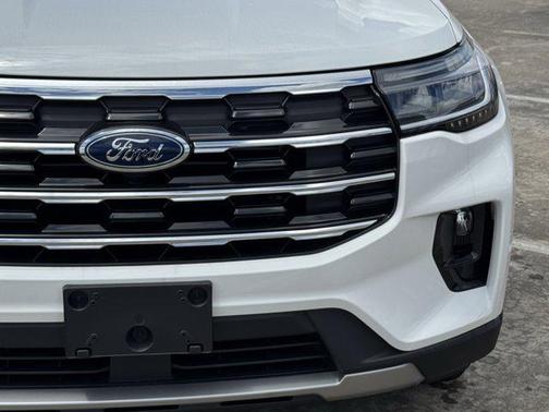 Star White Metallic Tri-Coat 2026 Ford Explorer Active