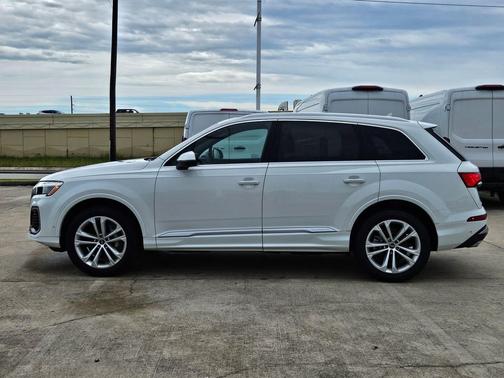 White 2025 Audi Q7 55 Premium Plus