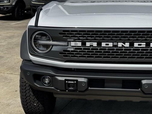 Oxford White 2026 Ford Bronco Badlands