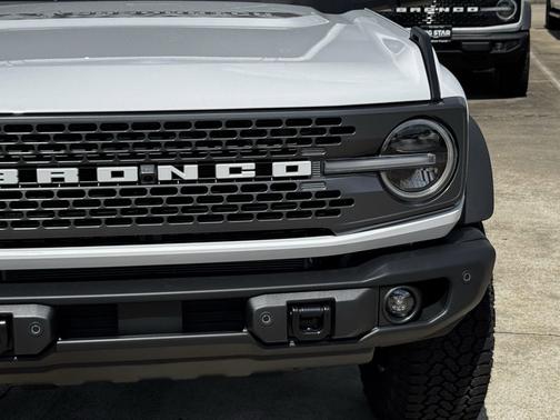 Oxford White 2026 Ford Bronco Badlands