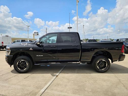 Diamond Black Crystal Pearlcoat 2025 RAM 2500 Laramie