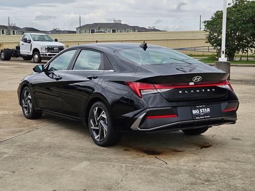 Black 2025 Hyundai ELANTRA SEL CONVENIENCE
