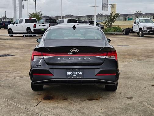 Black 2025 Hyundai ELANTRA SEL CONVENIENCE