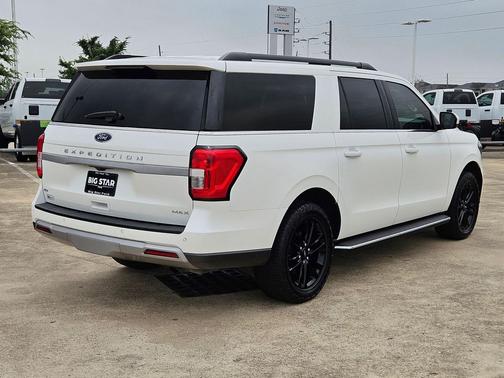White Metallic 2022 Ford Expedition XLT