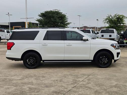 White Metallic 2022 Ford Expedition XLT