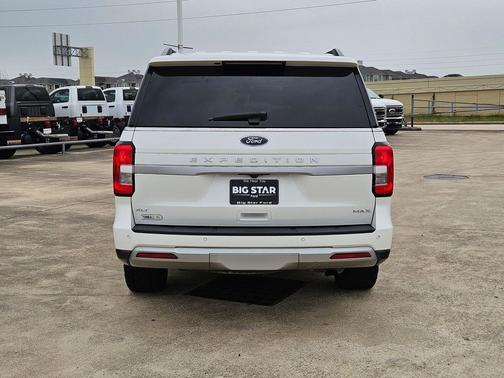 White Metallic 2022 Ford Expedition XLT