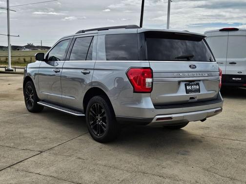 Silver Metallic 2022 Ford Expedition XLT