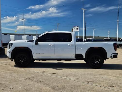 Summit White 2025 GMC Sierra 1500 AT4