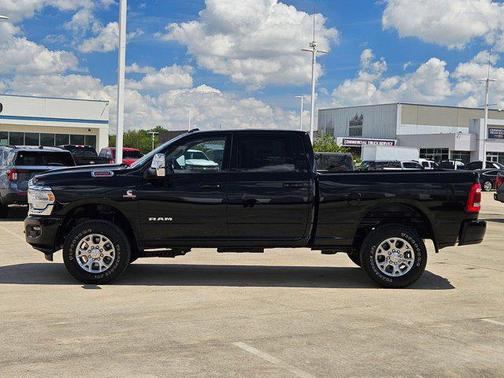 Diamond Black Crystal Pearlcoat 2024 RAM 2500 Laramie