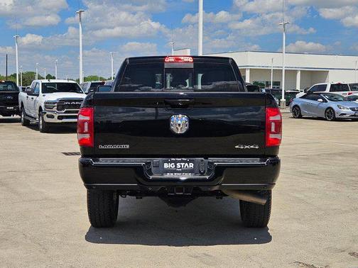 Diamond Black Crystal Pearlcoat 2024 RAM 2500 Laramie