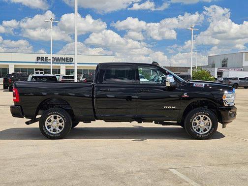 Diamond Black Crystal Pearlcoat 2024 RAM 2500 Laramie